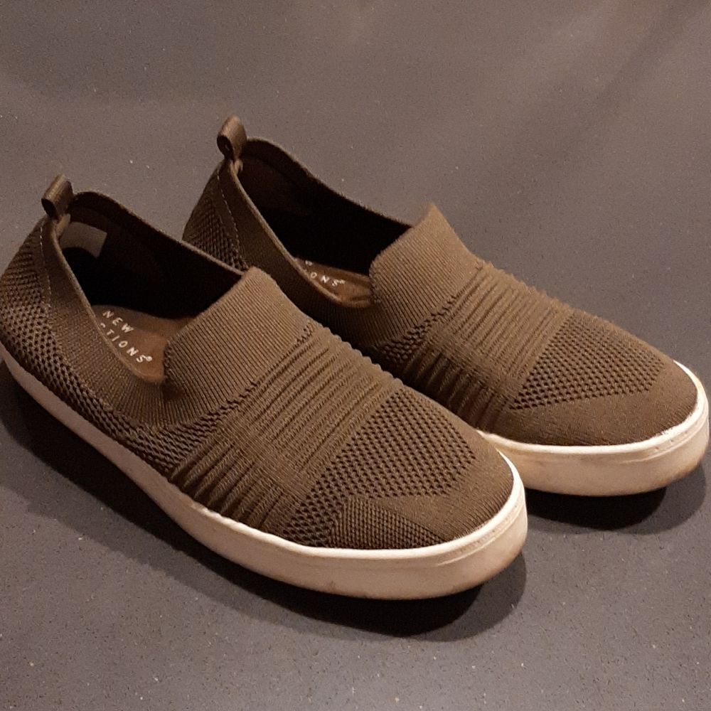 New Directions Olive Green Cloth Shoes